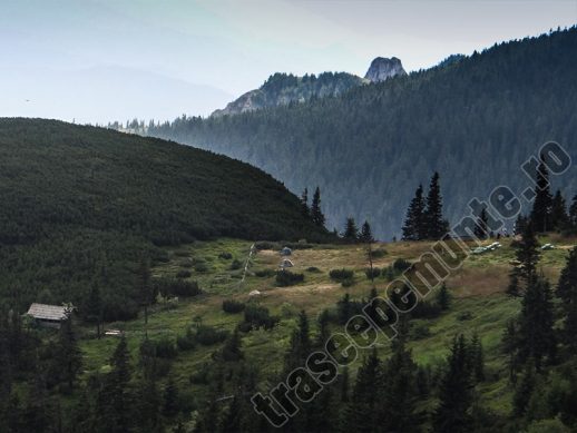 Cabana Dochia - Muntii Ceahlau - camping